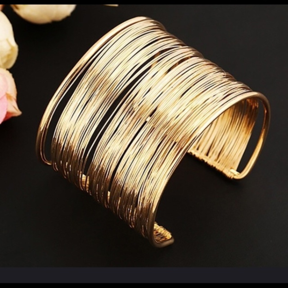 ❤️❤️❤️❤️❤️GOLD CUFF BRACELET